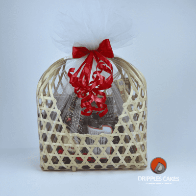 Valentine's Special Gift Package ❤️ Show your love this Valentine’s Day with a thoughtful, delicious gift that says: "I love you" "You’ll always be my Valentine"